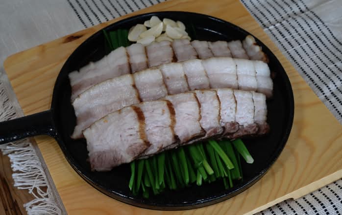 21. 보쌈M / BoSSam / Steam Cooked Pork