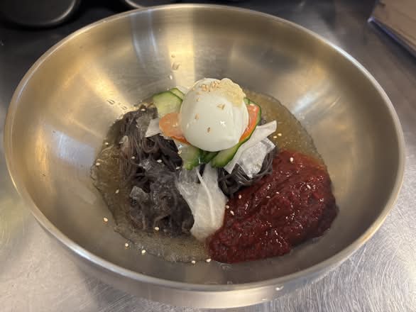 37. 비빔냉면 (Spicy) / Bibim Naengmyeon / Cold buckwheat noodles with spicy sauce