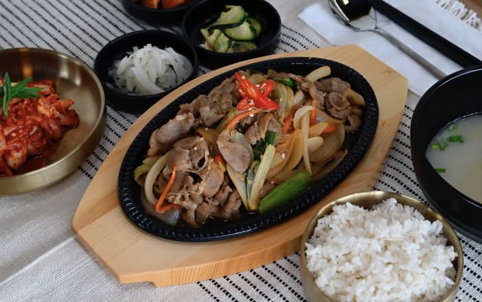 22. 소불고기정식 / BulGoGi JungSik / Marinated Beef Meal