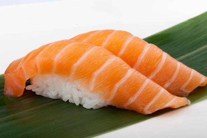 Salmon Nigiri Sushi (2 pcs)
