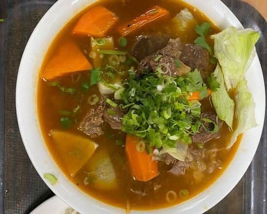 Soupe aux nouilles Aux bœuf braisé/ Noodles soup with Beef Ragoût / Mì Bò kho