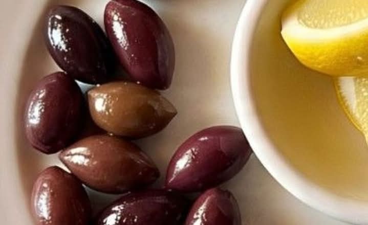 *OLIVES KALAMATA
