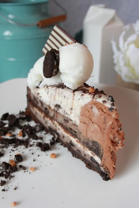 Oreo Cookies 'n Cream Cake