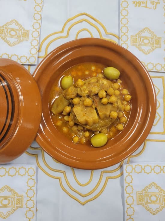 Tajiene Hargma (Pieds de Veau aux Pois Chiches)