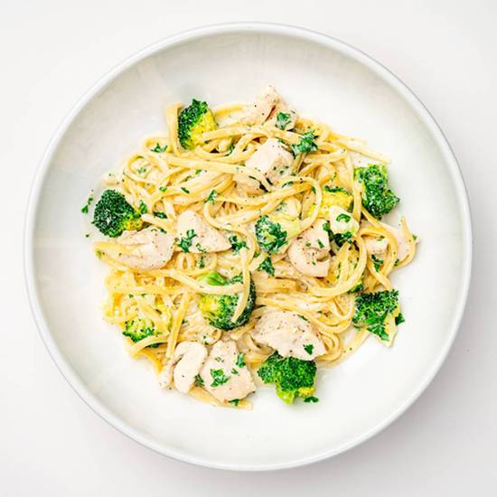 LINGUINI ALFREDO AU POULET / LINGUINI ALFREDO CON POLLO
