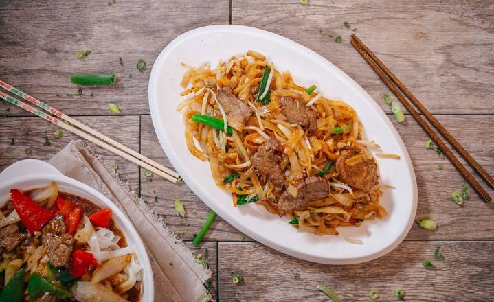 Rice Noodles with Beef & Soy Sauce/D115