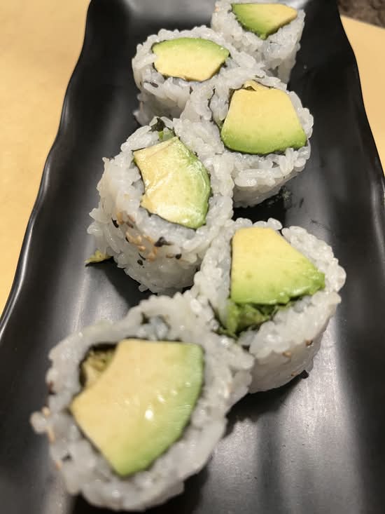 MR 2. Avocado Maki (6 pcs)