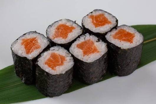 Salmon Maki (6 pcs)