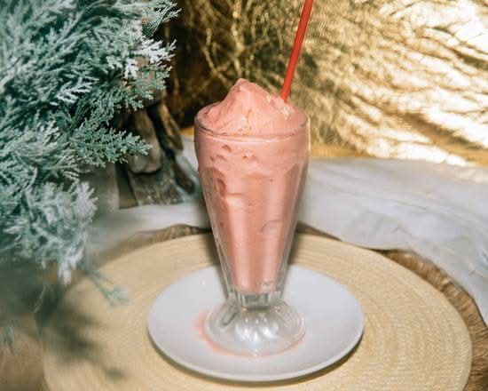 D6. Strawberry Smoothie (Sinh to Dau Tay)