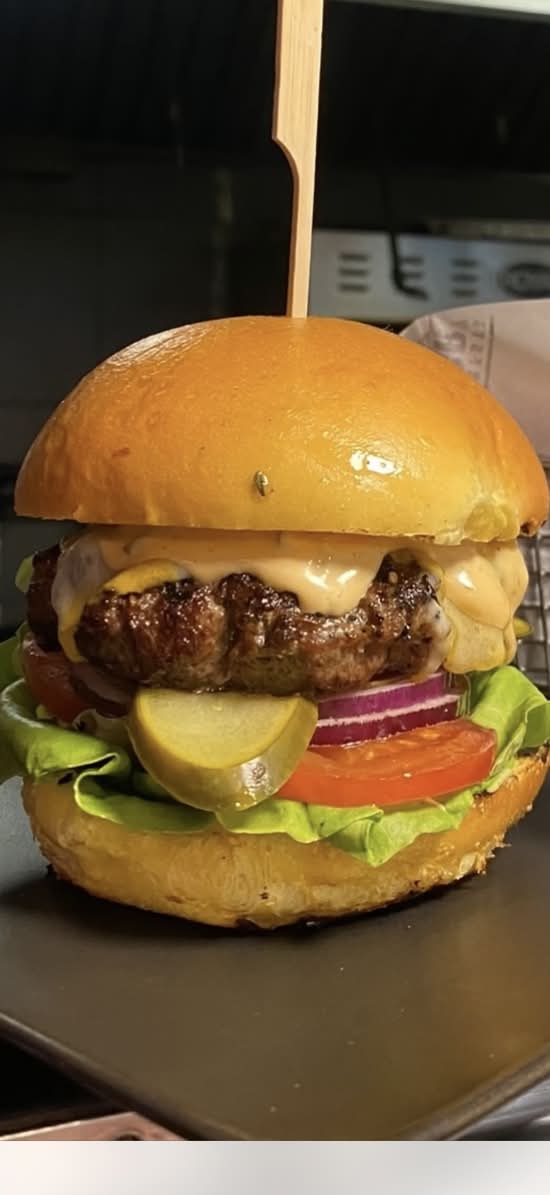 Cheeseburger Classique / Classic Cheeseburger