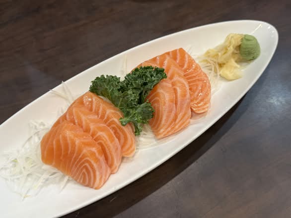 Salmon Sashimi (6 pcs)