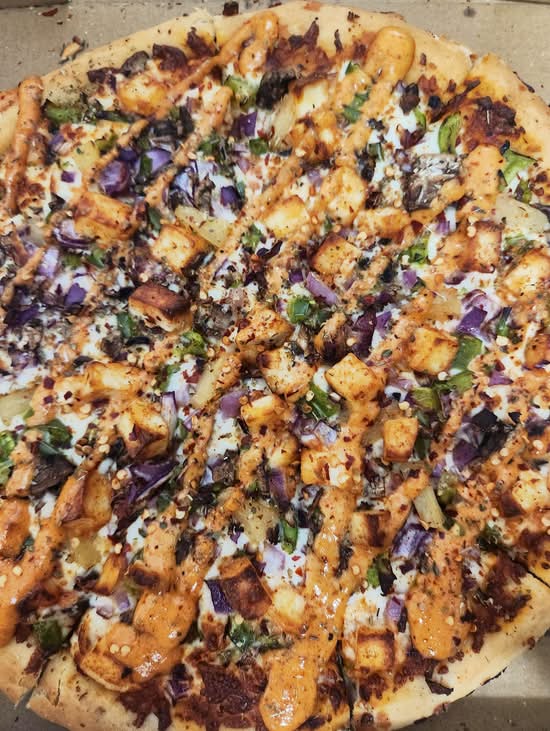 Shahi Paneer Pizza