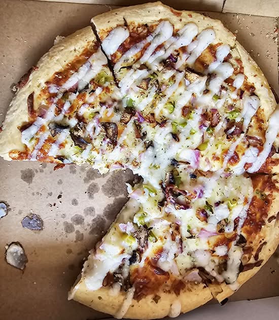 Creamy Veggie Pizza
