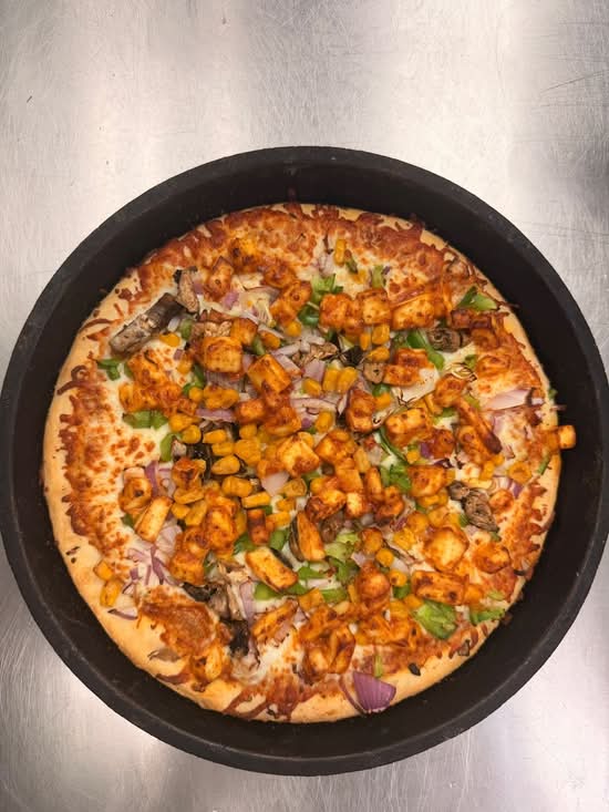 makhni paneer pizza