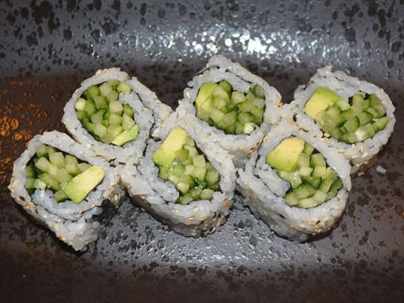 Avocado Cucumber Roll (6 pcs)
