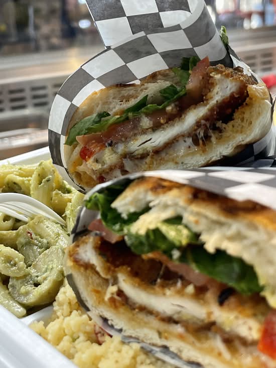 Sandwich Escalope De Veau / House Veal Cutlet Sandwich