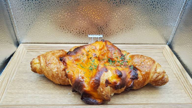 Croissant(Ham & Cheese)