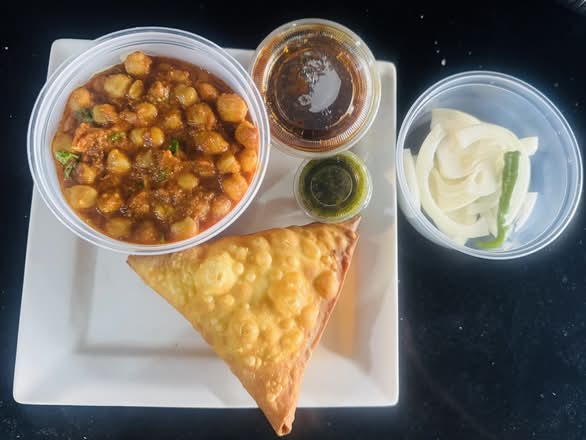 One Veg Samosa with side of Chana Masala