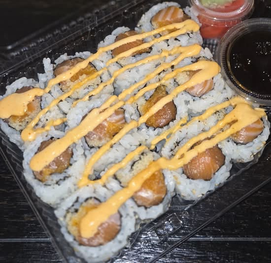 Spicy Salmon Maki Roll(6)