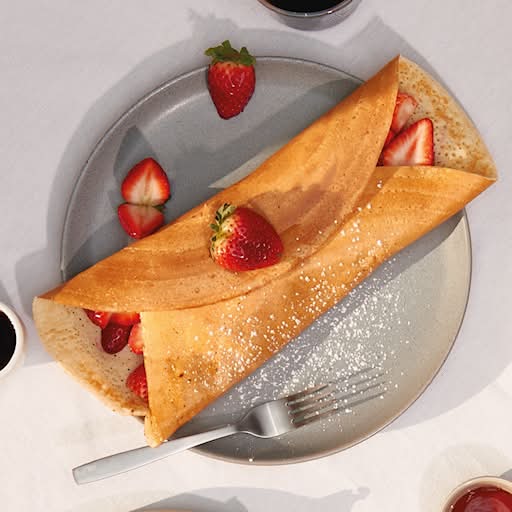 Crêpe fraises avec crème anglaise / Strawberry Pancake with English Cream