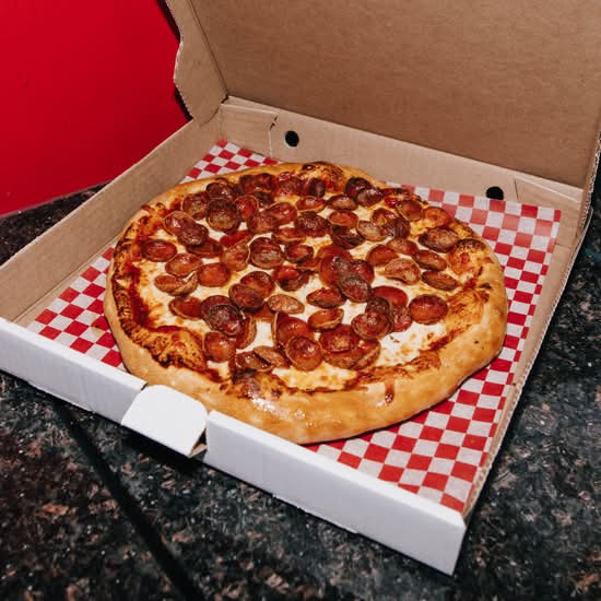 Cup & Char Pepperoni Pizza 14" / Pizza Pepperoni Croustillant 14"