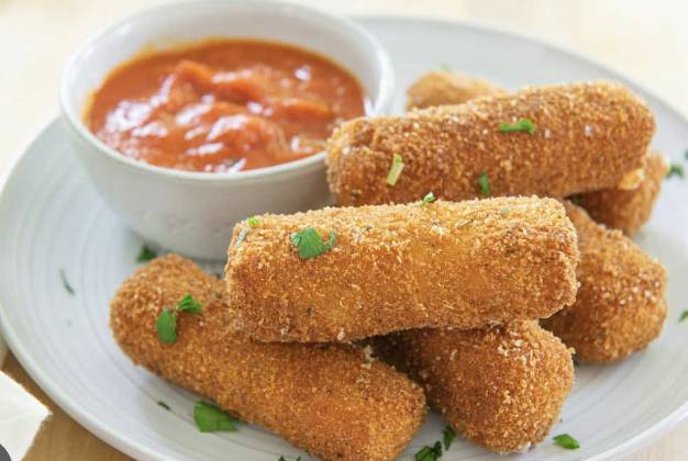 Mozzarella Sticks (5 pcs)
