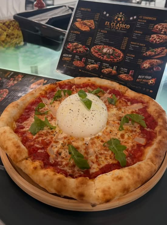 Pizza Burrata et Jambon Fumé / Burrata and Smoked Ham Pizza