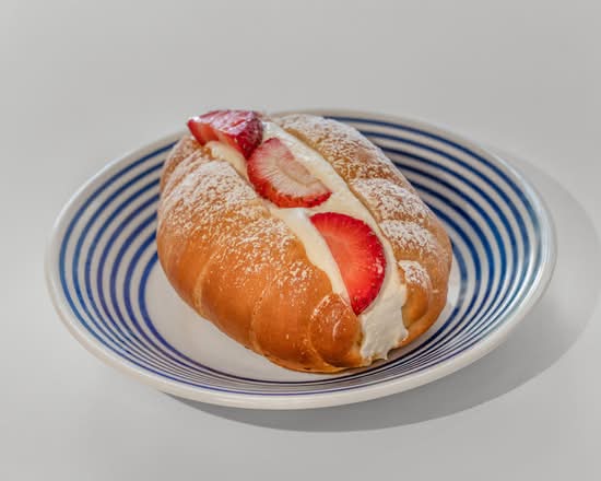 Sio Strawberry Fruit Sando