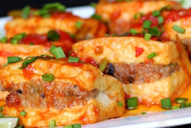 Pork Stuffed Tofu in Tomato Sauce (Đậu Hũ Nhồi Thịt Sốt Cà)