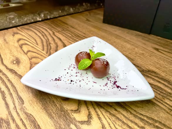 Hot Gulab Jamun (2Pcs)