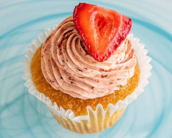Strawberry Vanilla Cupcake (6 in box)