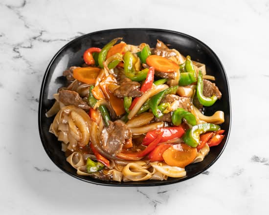 Beef Rice Noodles with Satay Sauce (Nouilles De Riz Et Bœuf Avec Sauce Sauté)