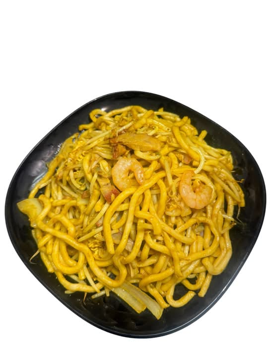 Japanese Style Curry Udon Noodle and Eggs (Udon Au Cari À La Japonaise Et Oeufs)