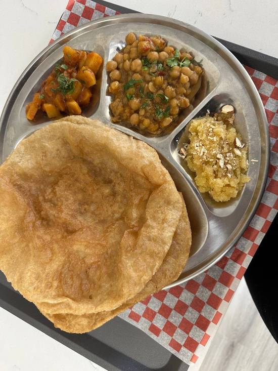 Halwa Puri - 02 Puris