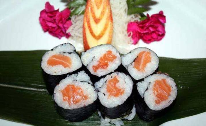 Salmon Roll (6pcs)