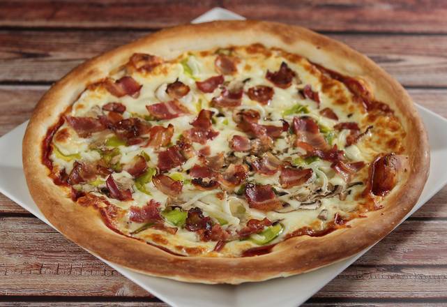 Petite pizza au bacon et aux oignons / Small Bacon and Onion Pizza