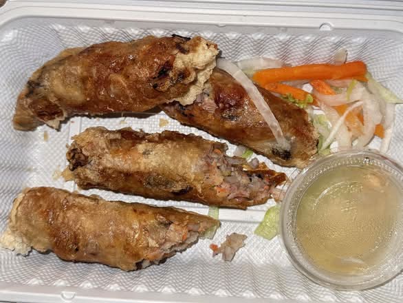Crispy Chicken Spring Rolls (2 rolls)