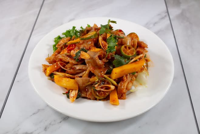 07. Mango Salad w/ Boneless Chicken Feet In Thai Style Sauce