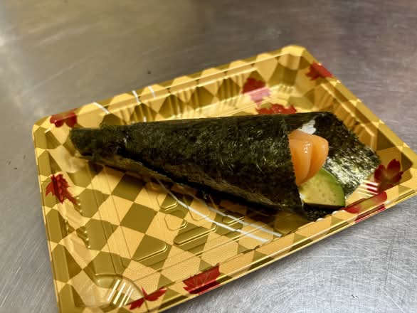Salmon Hand Roll