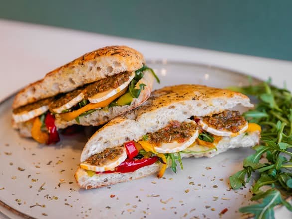 Focaccia Goat cheese & Roasted peppers