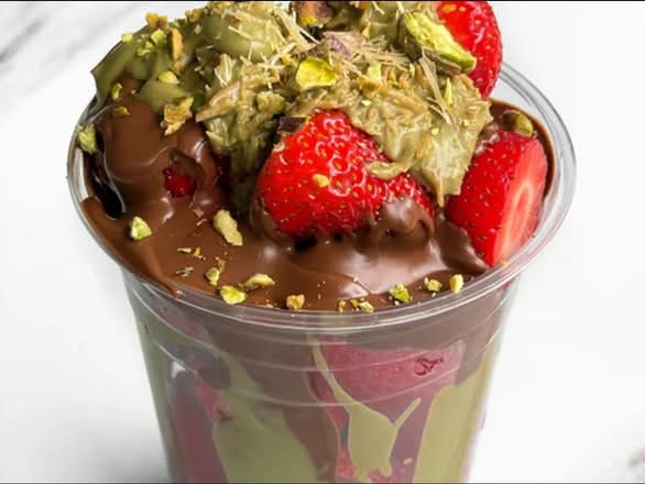 Viral Dubai Strawberry Cup