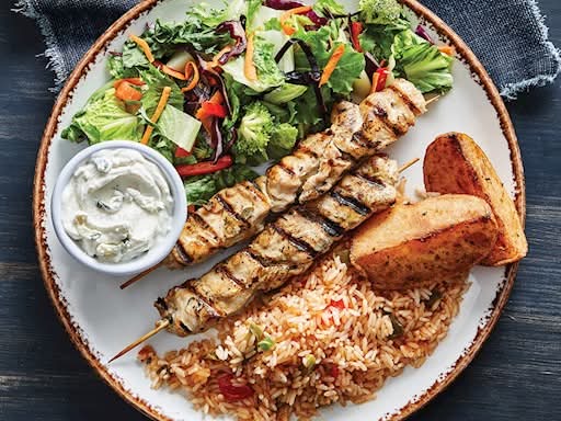 Assiette de souvlakis de poulet / Chicken Souvlaki Plate