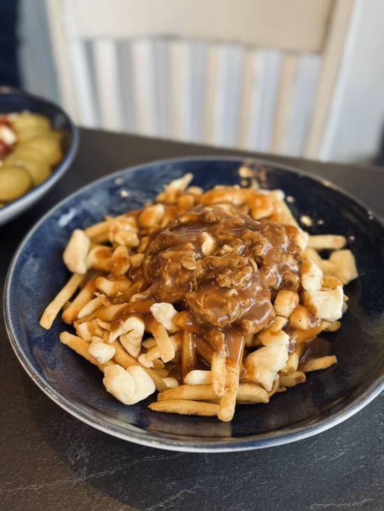 POUTINE AU CANARD CONFIT / DUCK CONFIT POUTINE