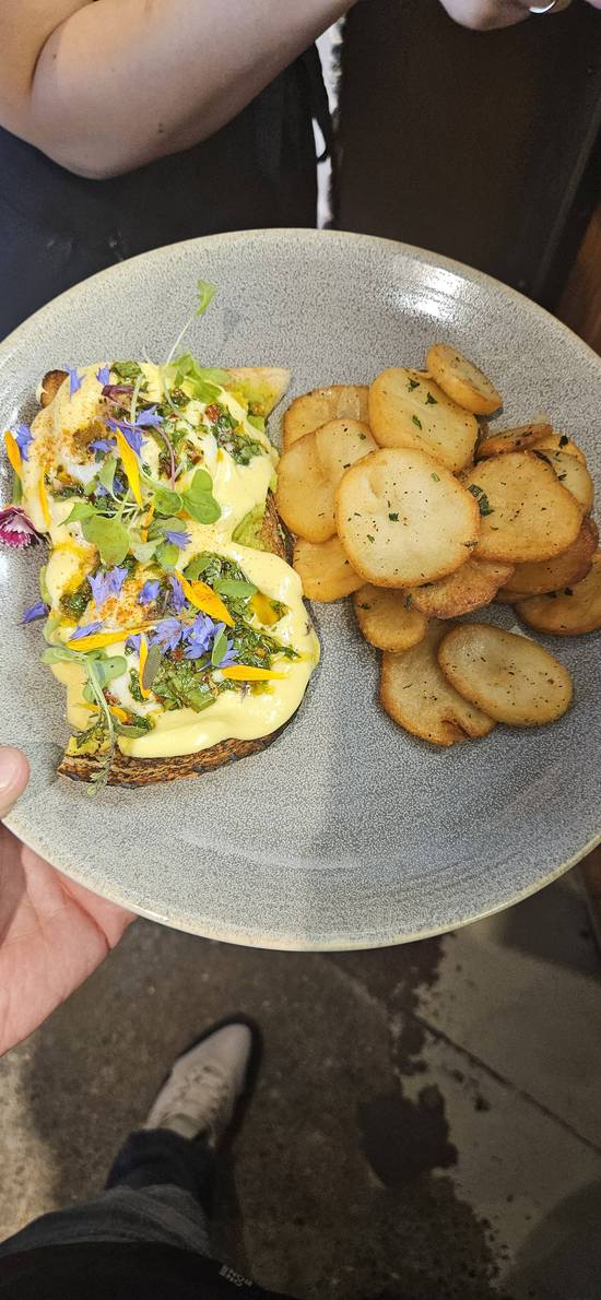 BÉNÉ À L'AVOCAT /AVOCADO TOAST BENEDICT