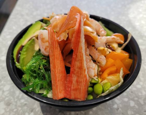P13-Poké aux Fruits de Mer: Saumon Fumé, Crevettes et Goberges / Seafood Poke: Smoked Salmoms, Shrimps and Crab Sticks
