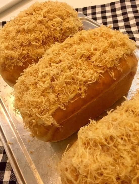 Melted cheese bread with pork floss