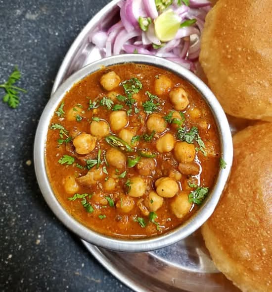 2 Poori + Channa masala