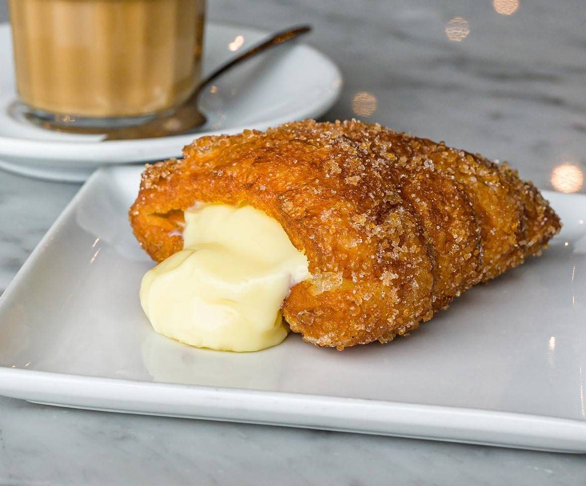 Bomba à  la crème / Custard Bomba
