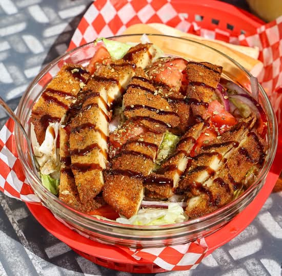Salade à la côtelette de poulet / Chicken Cutlet Salad