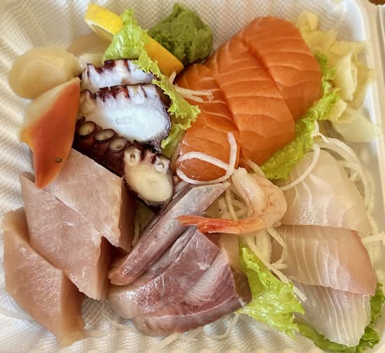 Deluxe Assorted Sashimi (18 pcs)